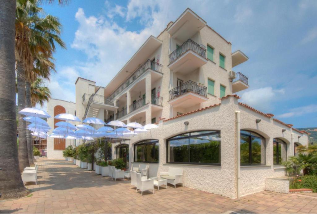 Liguria Apartments Pietra Ligure Esterno foto